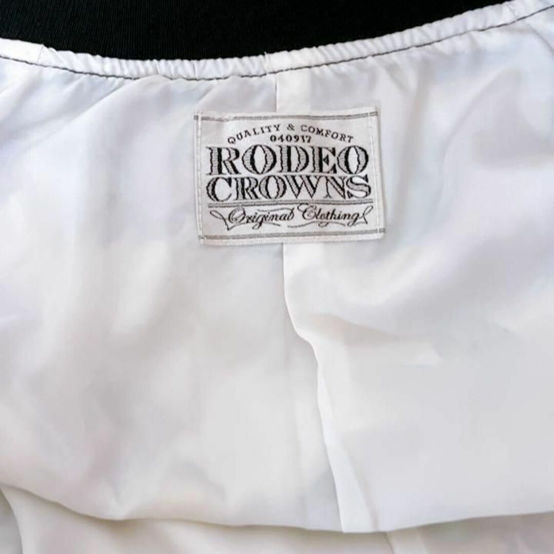 RODEO CROWNS(ロデオクラウンズ)のロデオクラウンズ トップス ブルゾン 花柄 サイズS 白 黒 可愛い レディースのジャケット/アウター(ブルゾン)の商品写真