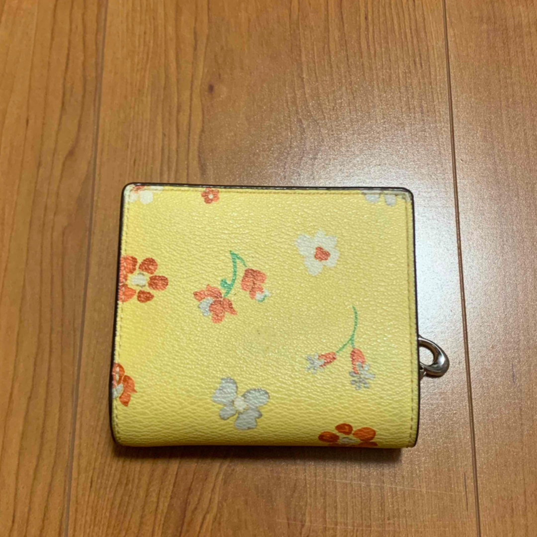 COACH(コーチ)の☆ COACH コーチ 二つ折り財布　花柄イエロー レディースのファッション小物(財布)の商品写真