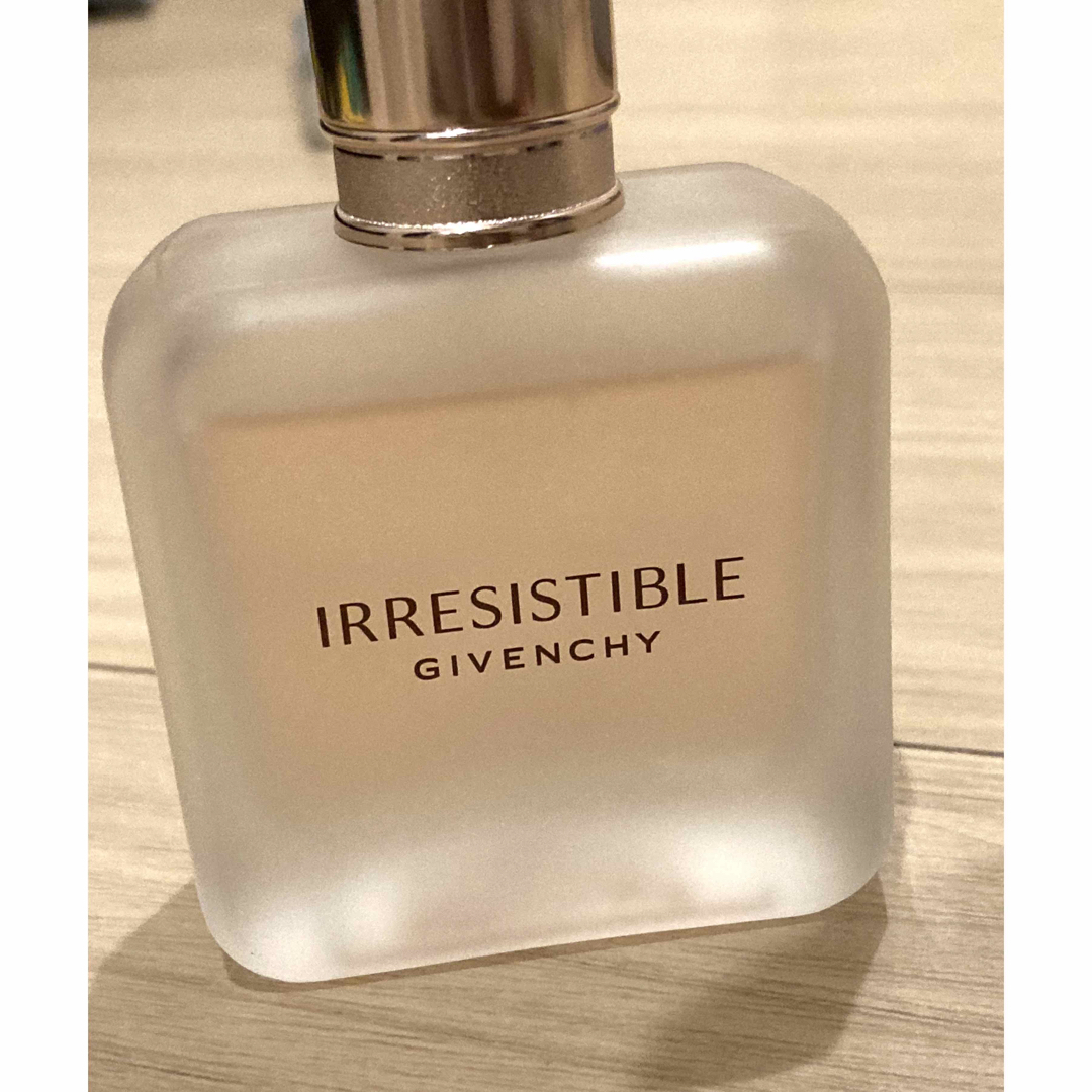 GIVENCHY(ジバンシィ)のGIVENCHY IRRESISTIBLEヘアミスト コスメ/美容のヘアケア/スタイリング(ヘアウォーター/ヘアミスト)の商品写真