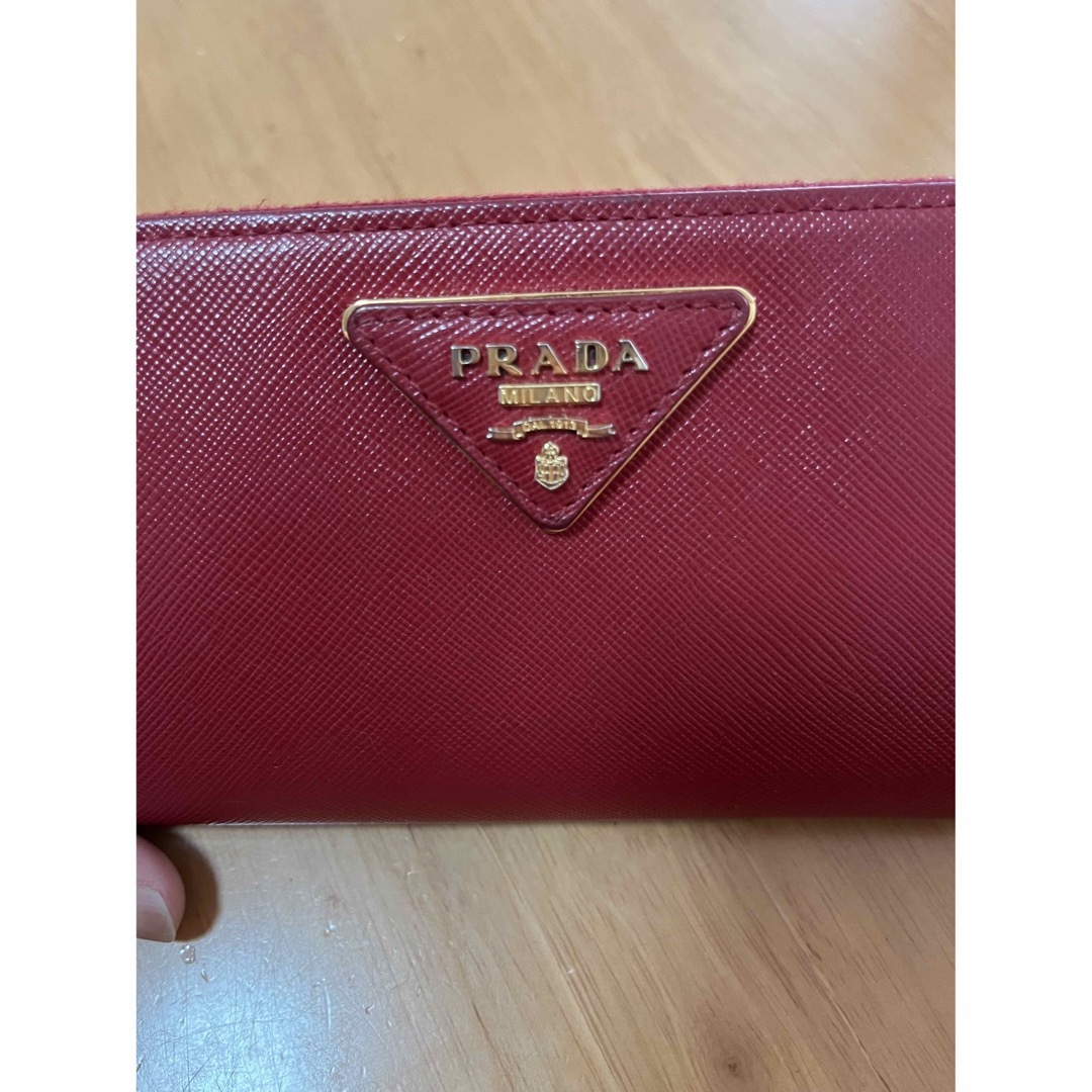 PRADA(プラダ)のプラダ☆PRADA☆赤☆長財布☆ラウンドジップ レディースのファッション小物(財布)の商品写真