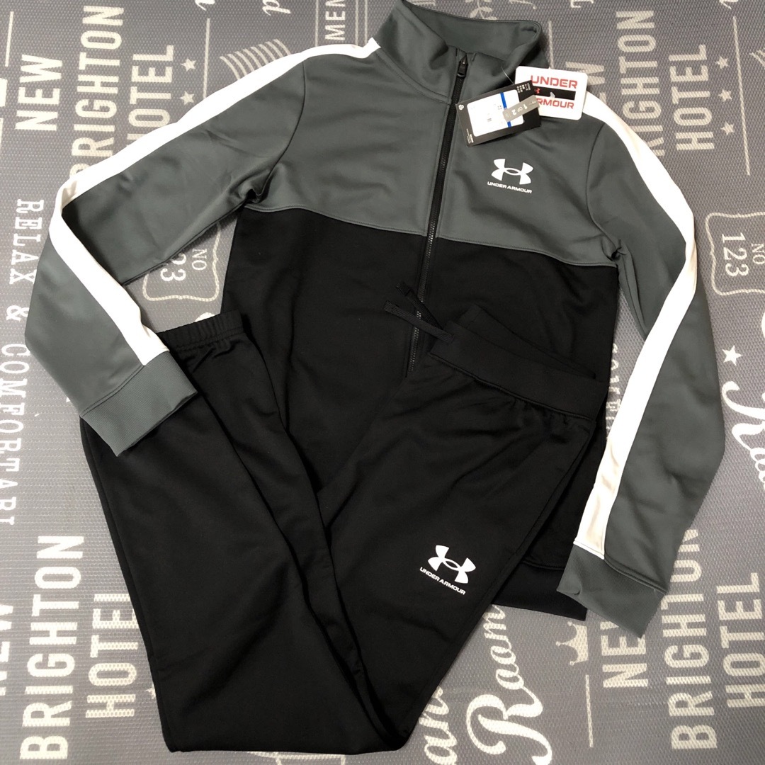 UNDER ARMOUR - 新品 アンダーアーマー ジャージ 上下 160cm グレー ...