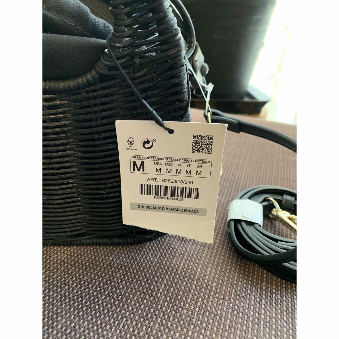 ZARA(ザラ)の新品　ZARA ザラ　ブラック  黒　カゴバッグ　バスケット  かごバッグ レディースのバッグ(かごバッグ/ストローバッグ)の商品写真