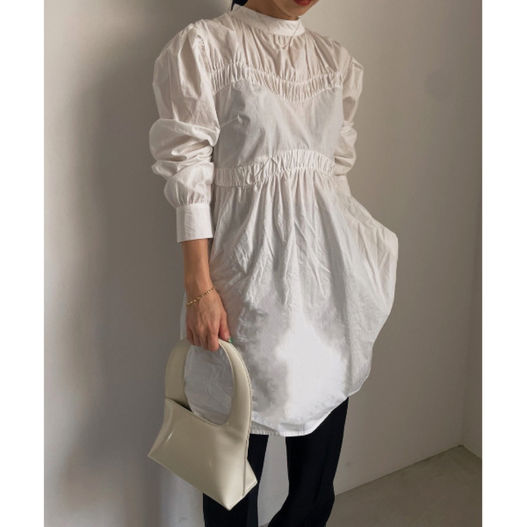 Ameri VINTAGE(アメリヴィンテージ)のameri CURVED GATHER PUFF SLEEVE TUNIC レディースのトップス(シャツ/ブラウス(長袖/七分))の商品写真