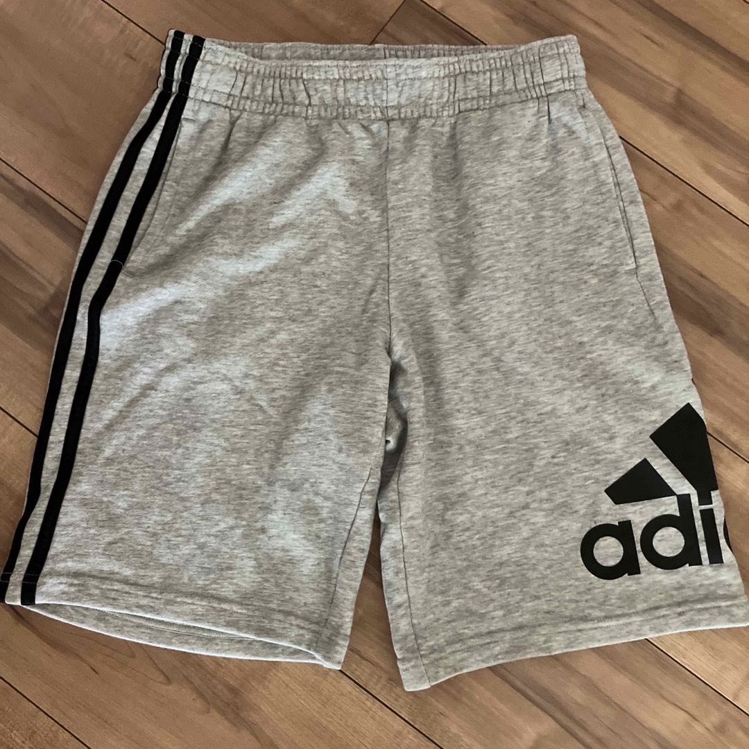 adidas(アディダス)のアディダス　ハーフパンツ キッズ/ベビー/マタニティのキッズ服男の子用(90cm~)(パンツ/スパッツ)の商品写真