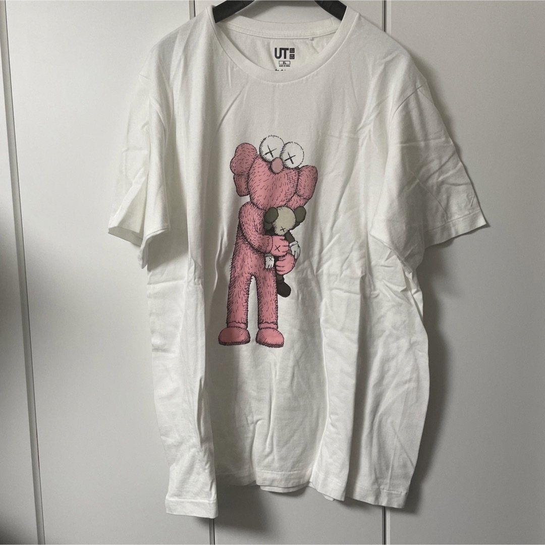 UNIQLO(ユニクロ)のUNIQLO ユニクロ　KAWS Tシャツ XL メンズのトップス(Tシャツ/カットソー(半袖/袖なし))の商品写真