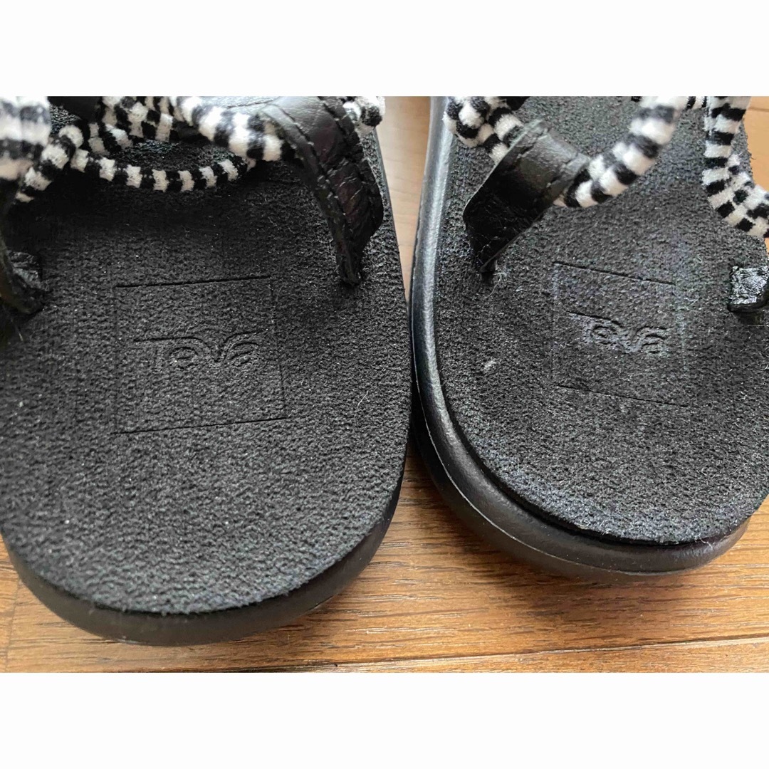 Teva(テバ)のTEVA テバ VOYA INFINITY STRIPE ボヤ インフィニティ レディースの靴/シューズ(サンダル)の商品写真