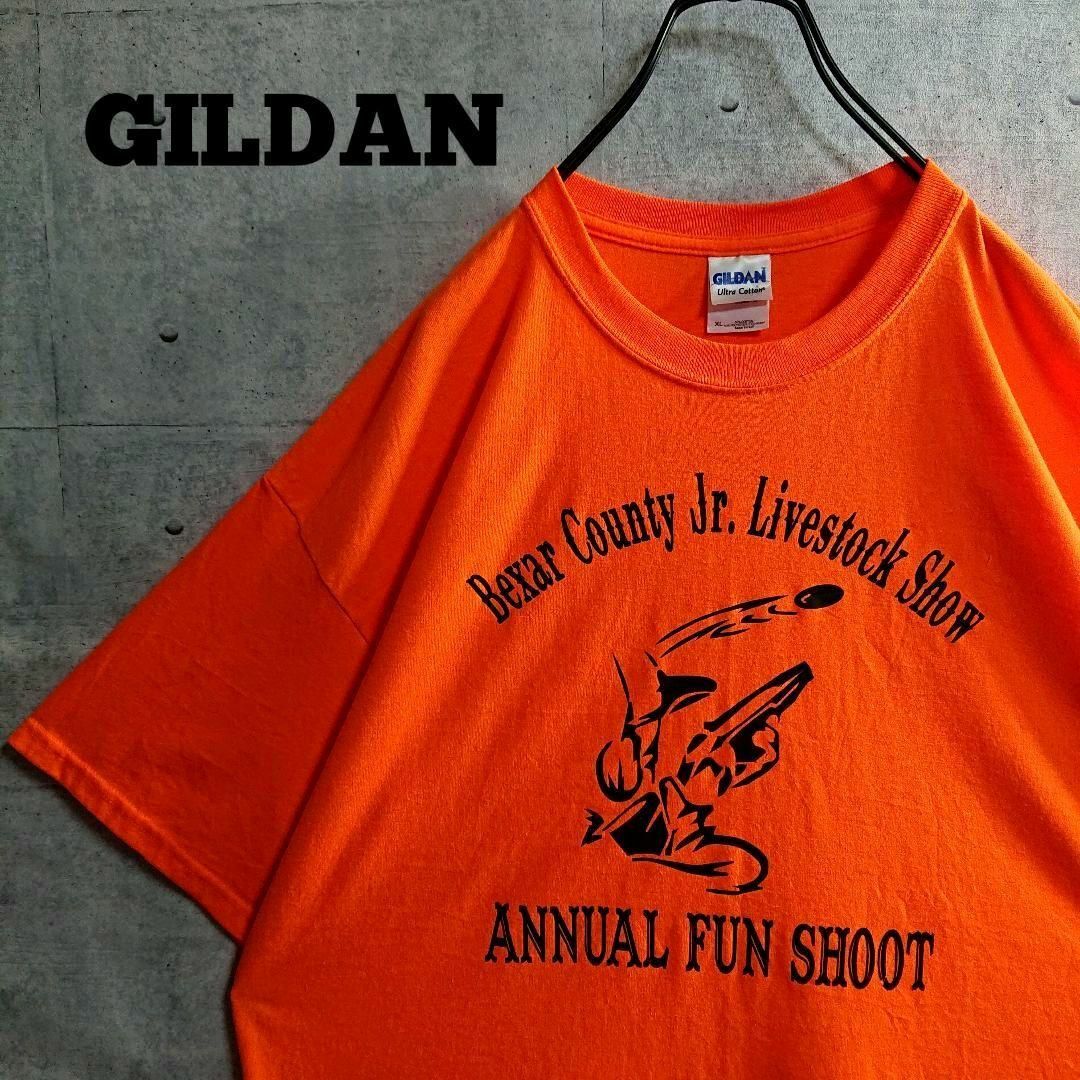 GILDAN(ギルタン)の【GILDAN】アーチロゴ ライフル射撃柄 プリント Tシャツ オレンジ XL メンズのトップス(Tシャツ/カットソー(半袖/袖なし))の商品写真