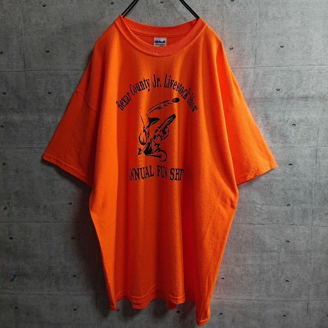 GILDAN(ギルタン)の【GILDAN】アーチロゴ ライフル射撃柄 プリント Tシャツ オレンジ XL メンズのトップス(Tシャツ/カットソー(半袖/袖なし))の商品写真