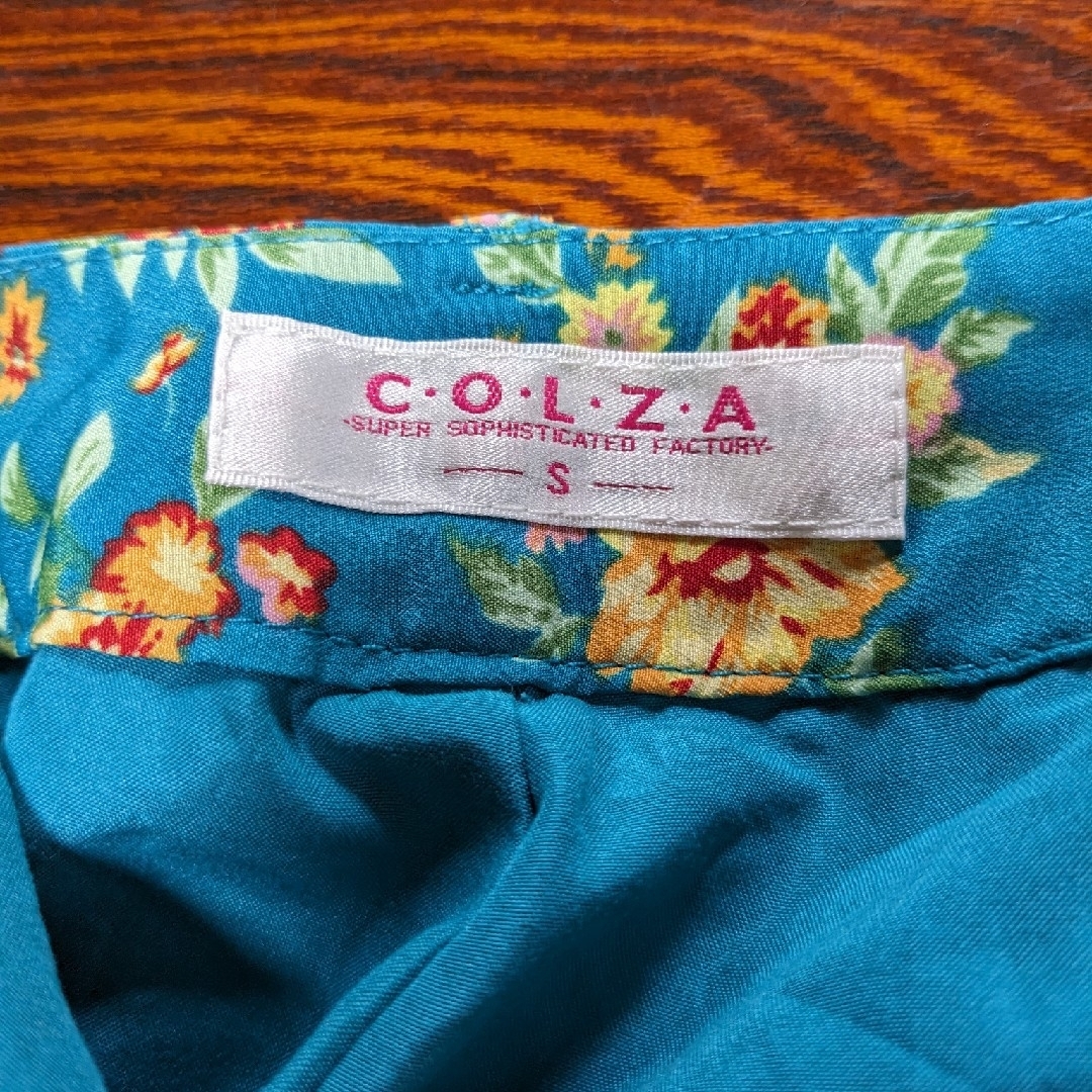 COLZA(コルザ)のCOLZA コルザ 花柄 クロップド テーパードパンツ ターコイズブルー S レディースのパンツ(クロップドパンツ)の商品写真