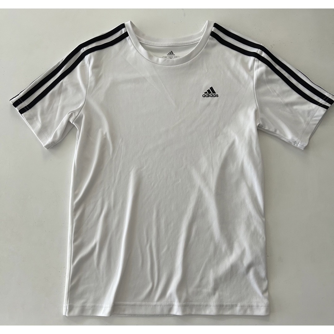 子供用　Tシャツ　adidas  アディダス   160㎝ キッズ/ベビー/マタニティのキッズ服男の子用(90cm~)(Tシャツ/カットソー)の商品写真