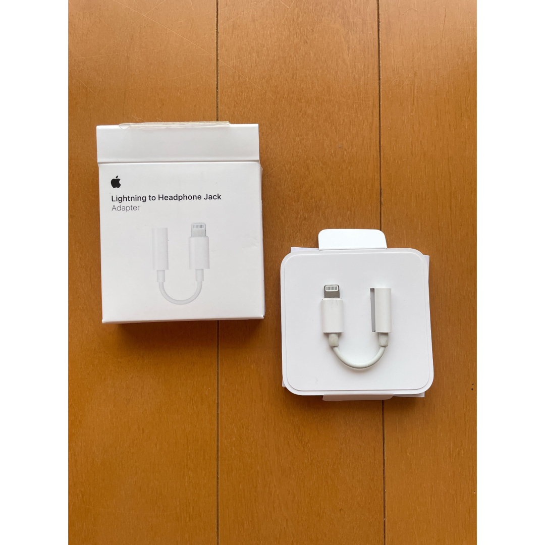 Apple(アップル)のAPPLE Lightning  3.5 mmヘッドホンジャックアダプタMMX6 スマホ/家電/カメラのスマホアクセサリー(その他)の商品写真