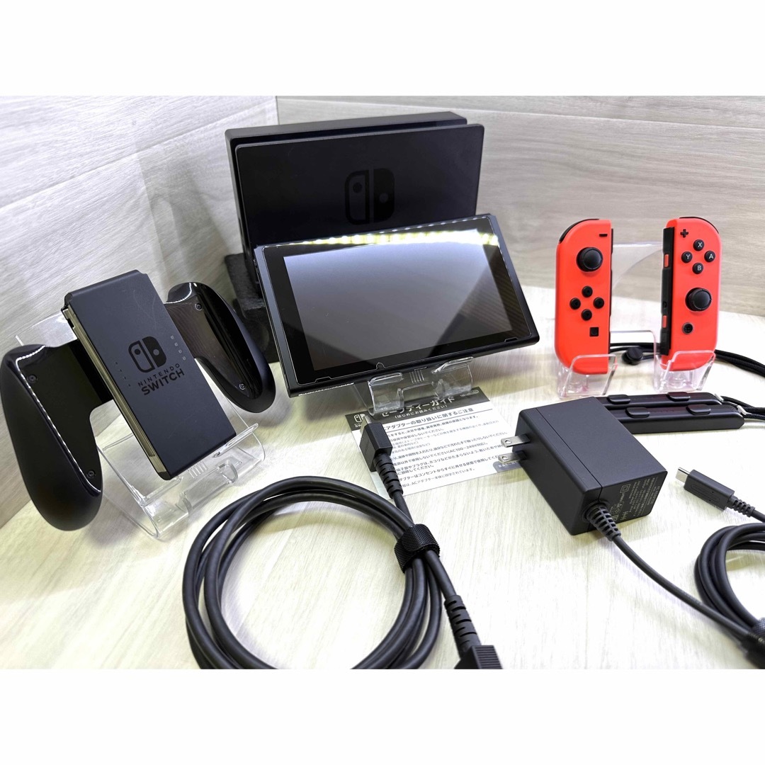 豪華おまけ付き！完全品ですぐに遊べる新型Nintendo Switch本体一式