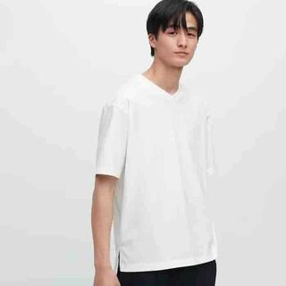 ユニクロ(UNIQLO)の新品 ユニクロ リラックスフィットVネックTシャツ(半袖) ホワイト Sサイズ (Tシャツ/カットソー(半袖/袖なし))