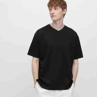 ユニクロ(UNIQLO)の美品 ユニクロ リラックスフィットVネックTシャツ(半袖) ブラック Sサイズ(Tシャツ/カットソー(半袖/袖なし))