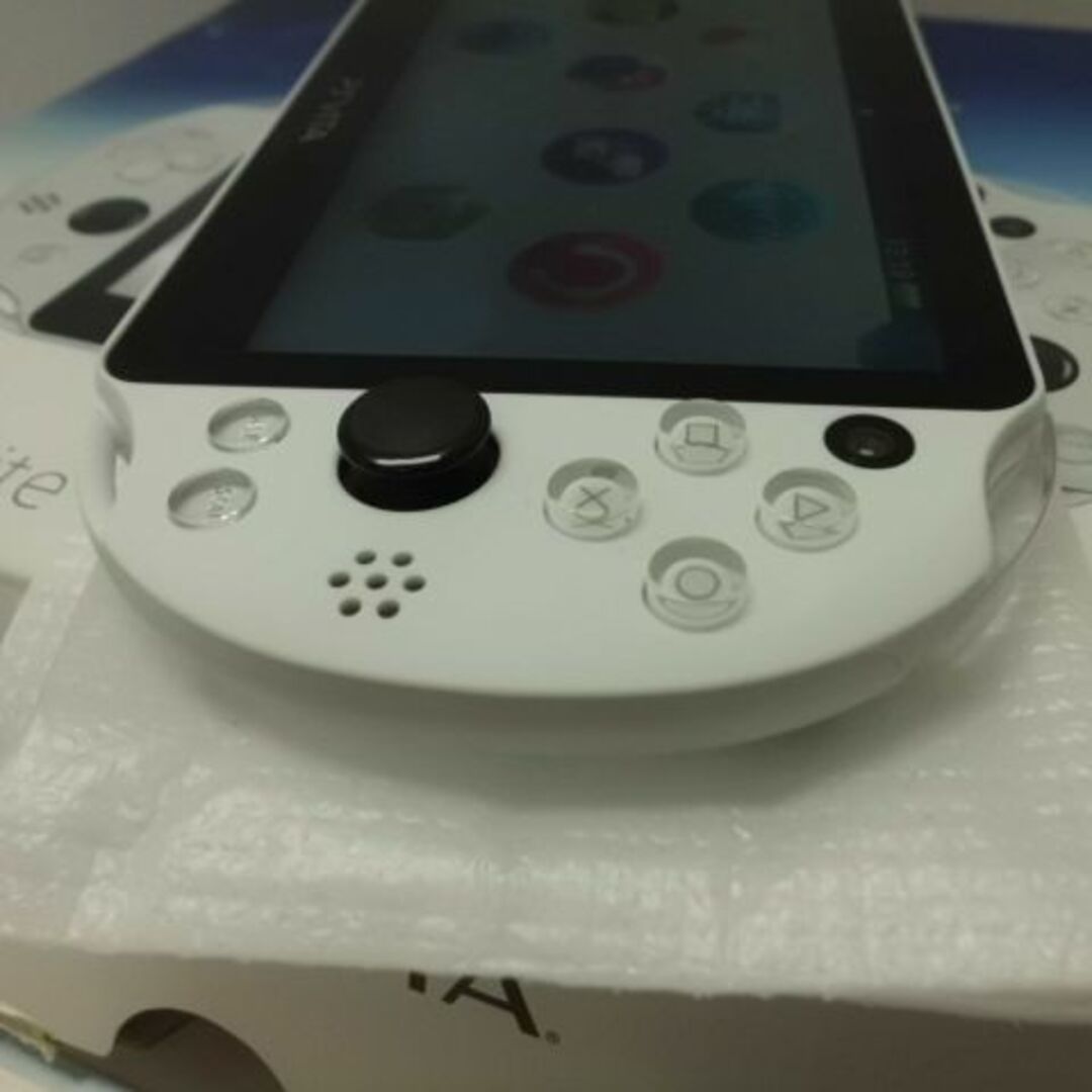 PSVITA PCH-2000 Glacier White　美