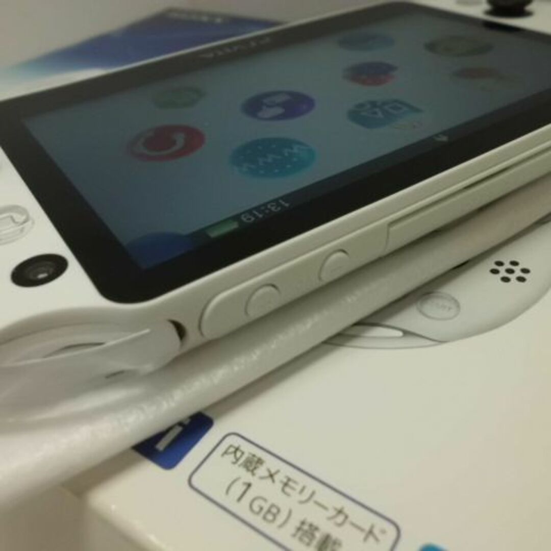 PSVITA PCH-2000 Glacier White　美