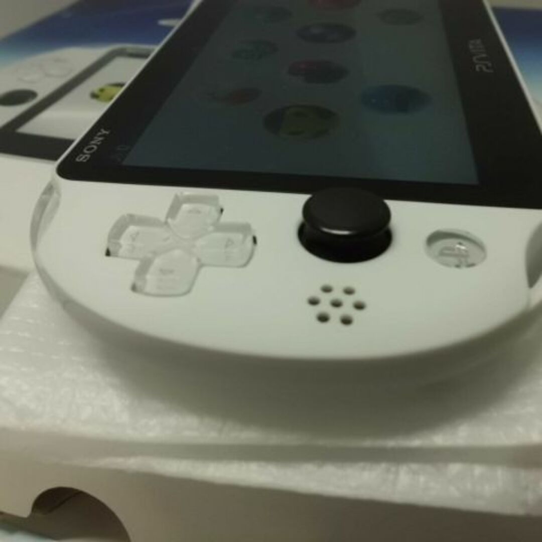 PSVITA PCH-2000 Glacier White　美