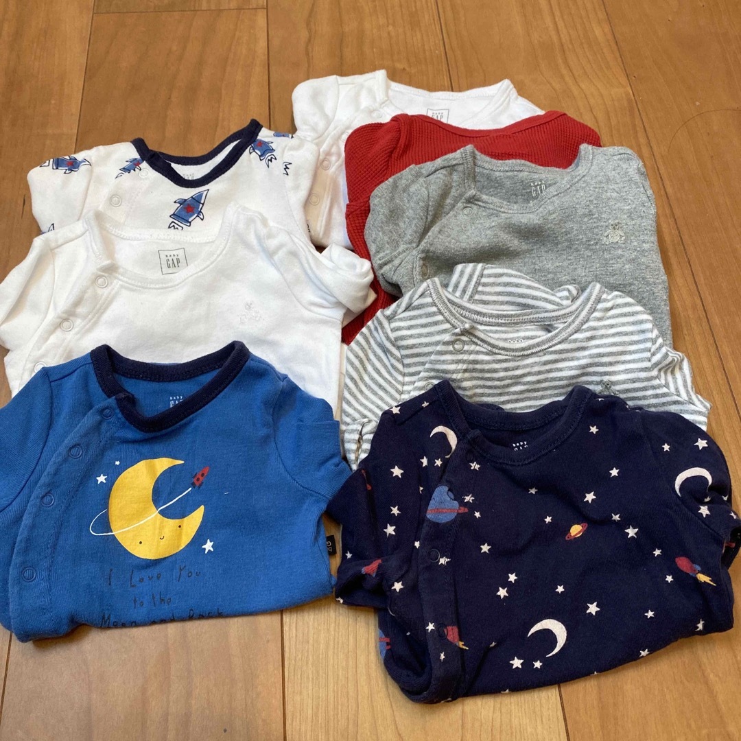 babyGAP(ベビーギャップ)のパーカー付きベビー新生児ボディスーツ50、8点 キッズ/ベビー/マタニティのベビー服(~85cm)(肌着/下着)の商品写真