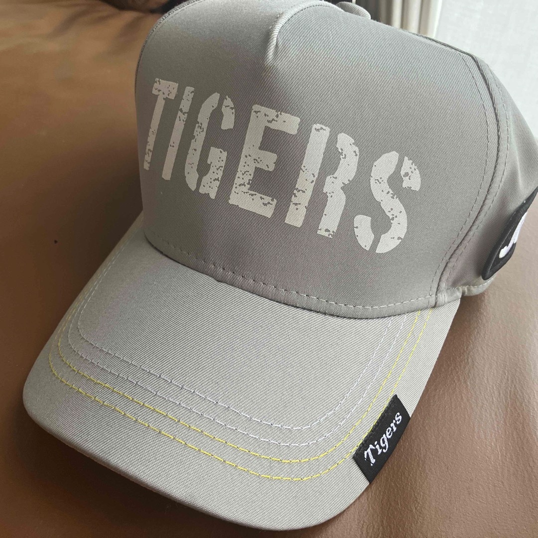 阪神タイガース(ハンシンタイガース)のぴょん太様専用未使用阪神タイガースTigersキャップ非売品　グレー スポーツ/アウトドアの野球(応援グッズ)の商品写真