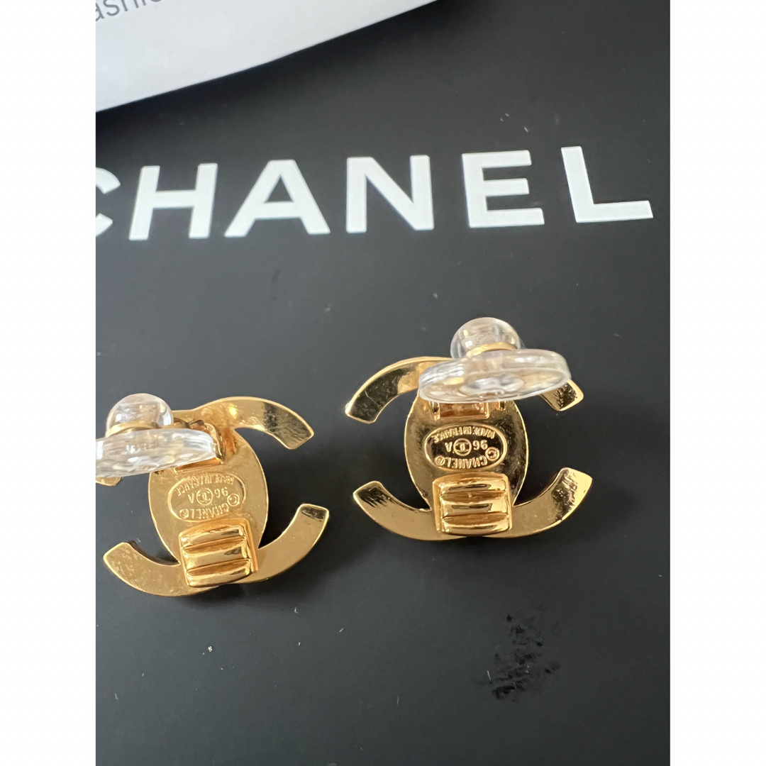 CHANEL(シャネル)の☆ CHANEL シャネル ☆  ヴィンテージ ターンロックキー  イヤリング レディースのアクセサリー(イヤリング)の商品写真