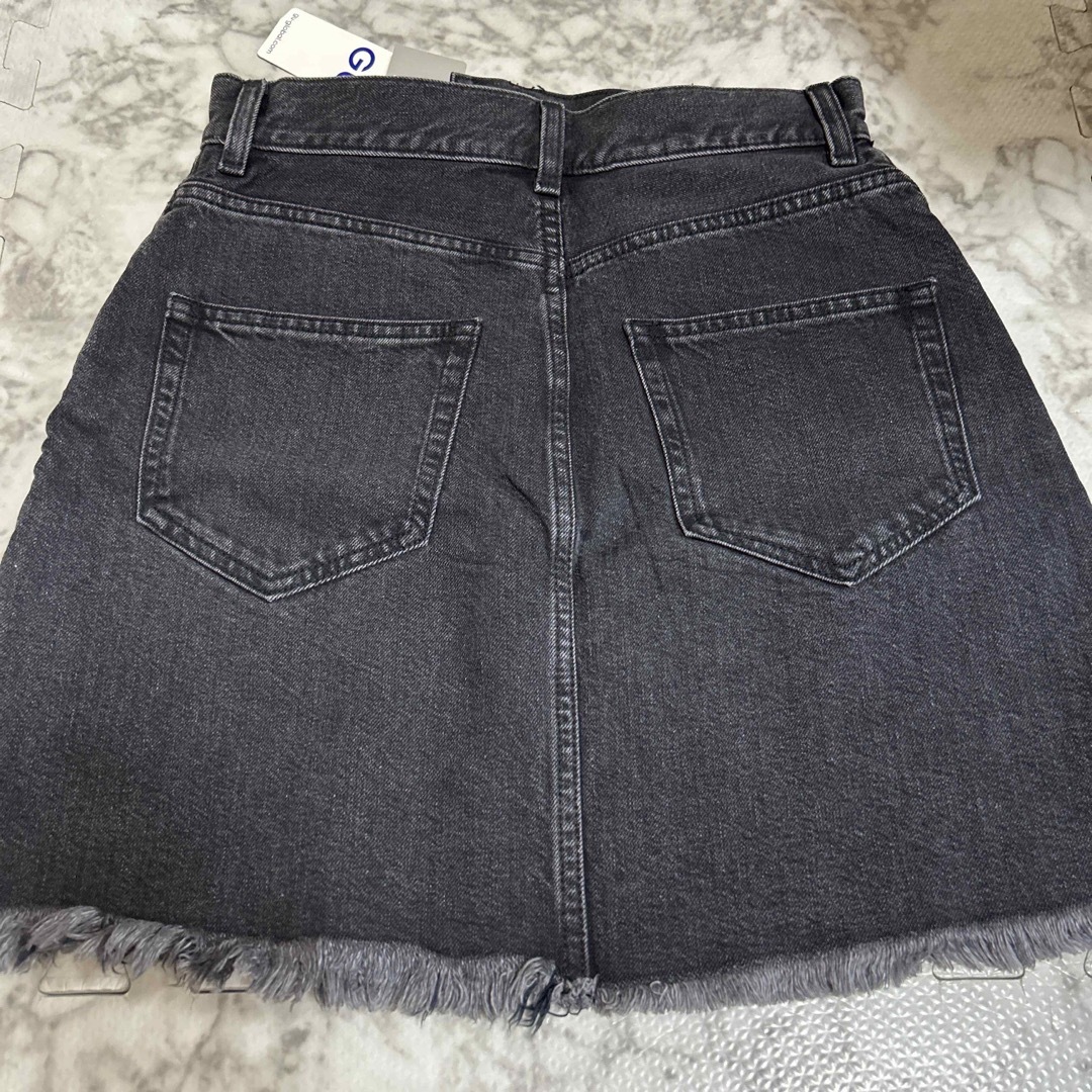 GU(ジーユー)のGU 新品　デニムスカート　Lサイズ レディースのスカート(ひざ丈スカート)の商品写真