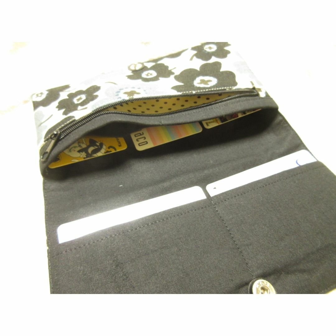 北欧風フラワープリントで作ったシンプルな長財布 ハンドメイドのファッション小物(財布)の商品写真
