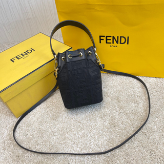 FENDI 財布内蔵ミニバッグ ポーチ付き ミニバッグ 正規品 箱付き