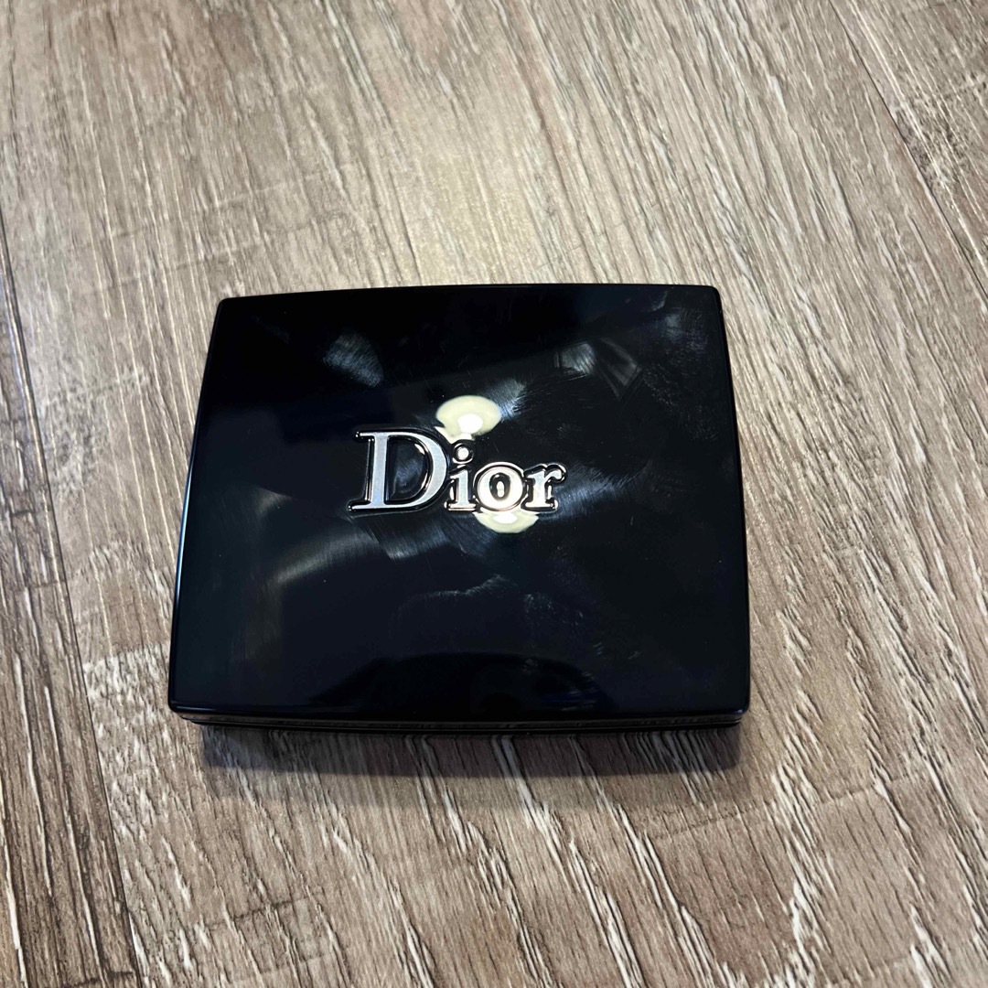 Christian Dior(クリスチャンディオール)のクリスチャンディオール　アイシャドウ　美品　限定 コスメ/美容のベースメイク/化粧品(アイシャドウ)の商品写真