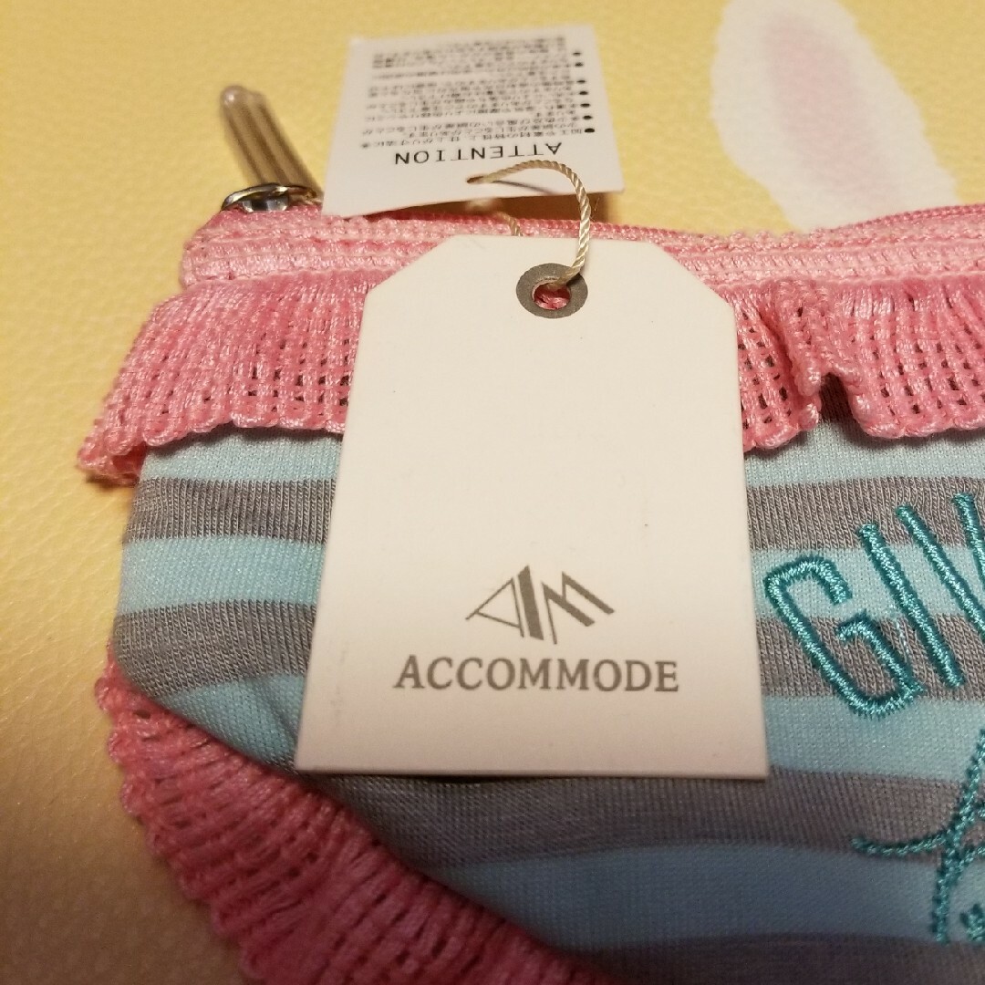 AM by ACCOMMODE(エーエムバイアコモデ)の新品❤️Accommode　アコモデ　ボーダーパンツポーチ 小物入れ レディースのファッション小物(ポーチ)の商品写真