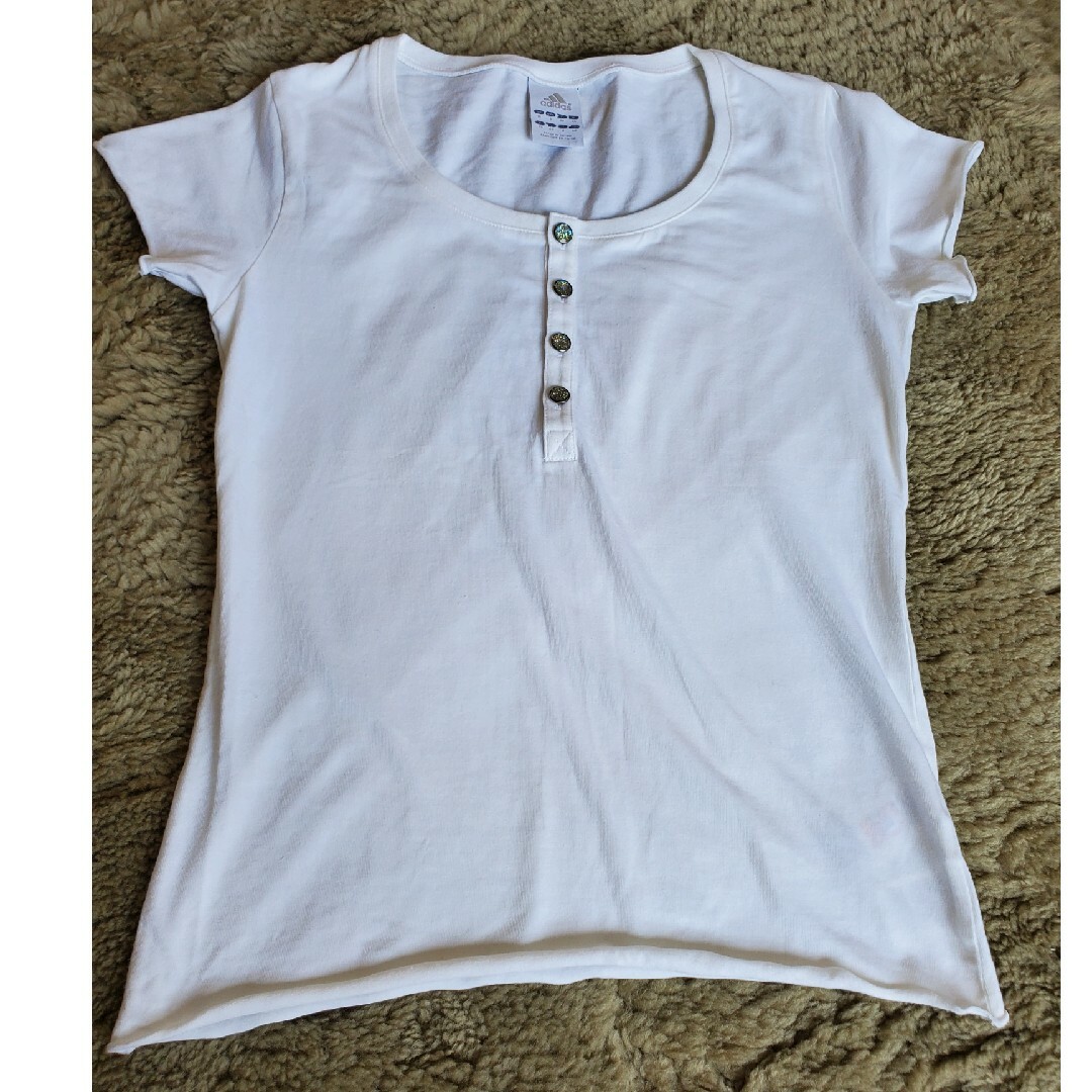 adidas(アディダス)のアディダス　Tシャツ　ヘンリーネック　ラメボタン レディースのトップス(Tシャツ(半袖/袖なし))の商品写真
