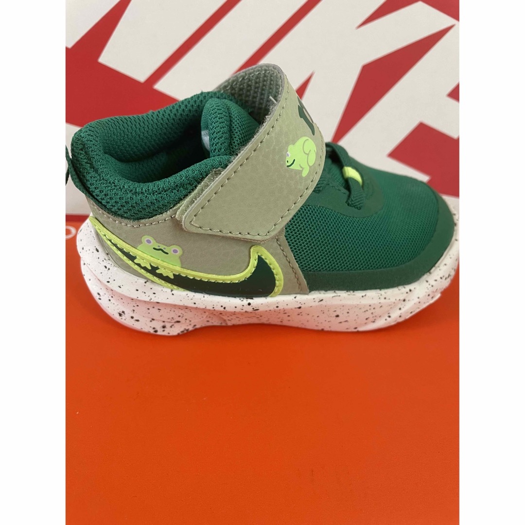 NIKE(ナイキ)の【希少商品】新品未使用タグ付き　NIKE  スニーカー　カエルデザイン　13cm キッズ/ベビー/マタニティのベビー靴/シューズ(~14cm)(スニーカー)の商品写真