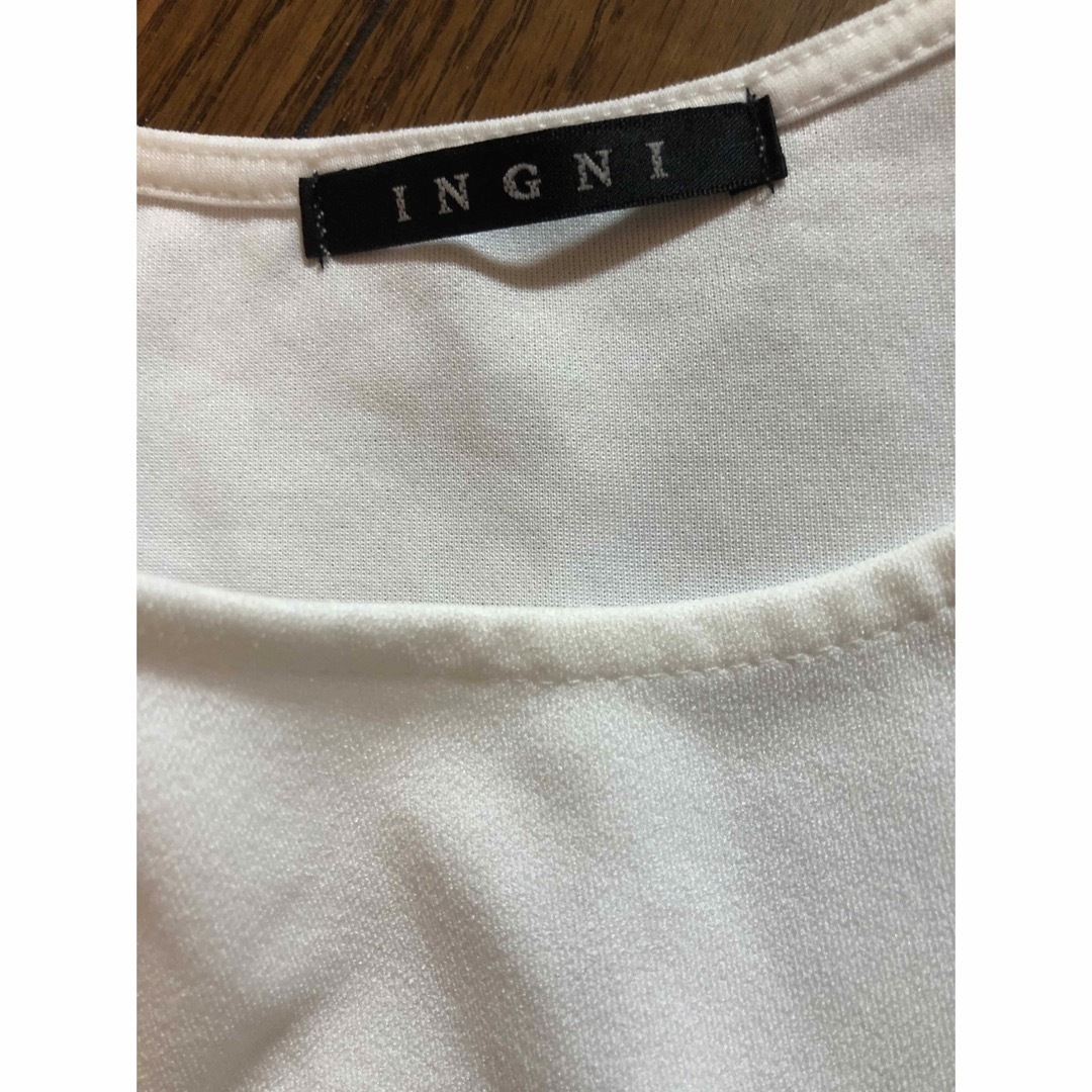 INGNI(イング)のINGNI ホワイトブラウス　新品未使用 レディースのトップス(シャツ/ブラウス(半袖/袖なし))の商品写真