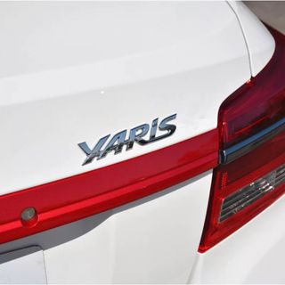 【新品】YARIS エンブレム TOYOTA 縦 3.0 x 横 14.0cm (車内アクセサリ)