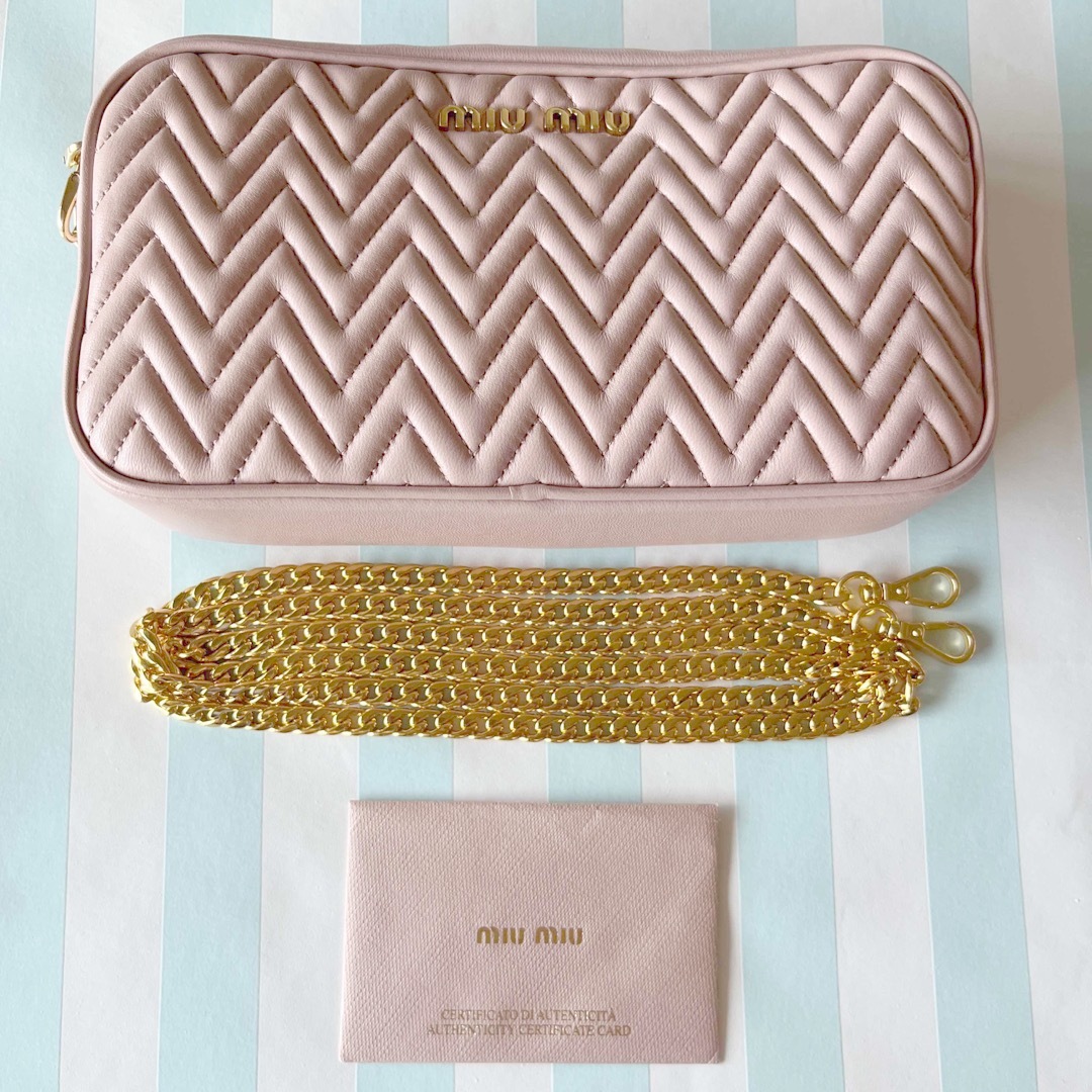 極美品】ミュウミュウ MIUMIU キルティングチェーンショルダーバッグ 極美品】ミュウミュウ MIUMIU キルティングチェーンショルダーバッグ