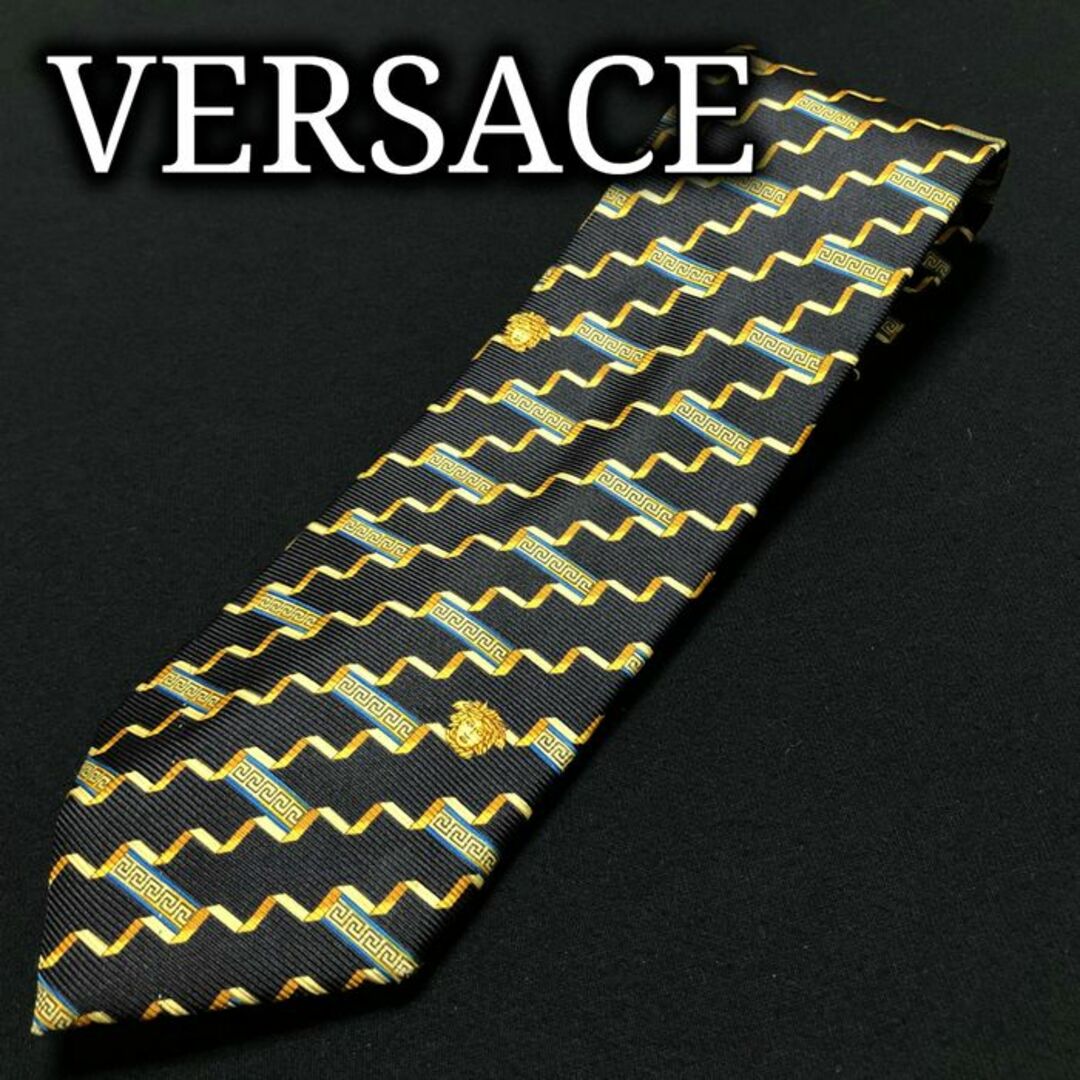 VERSACE(ヴェルサーチ)のヴェルサーチ 切替ロゴウェーブ イエロー＆ブラック ネクタイ A101-W23 メンズのファッション小物(ネクタイ)の商品写真