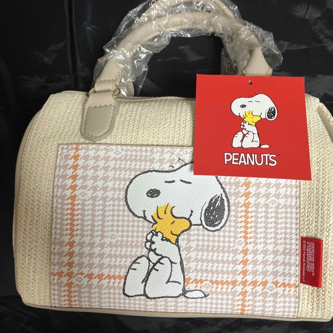 SNOOPY(スヌーピー)のpeanuts SNOOPY  ショルダー　ハンドバック　新品未使用品 レディースのバッグ(ショルダーバッグ)の商品写真