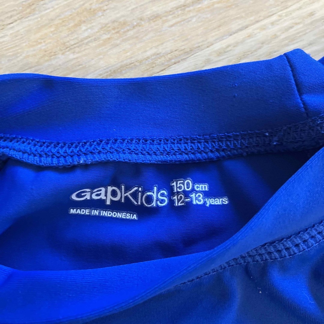 GAP Kids(ギャップキッズ)のGAPkids 水着　半袖　ラッシュガード　150 男の子　上　ドクロ キッズ/ベビー/マタニティのキッズ服男の子用(90cm~)(水着)の商品写真