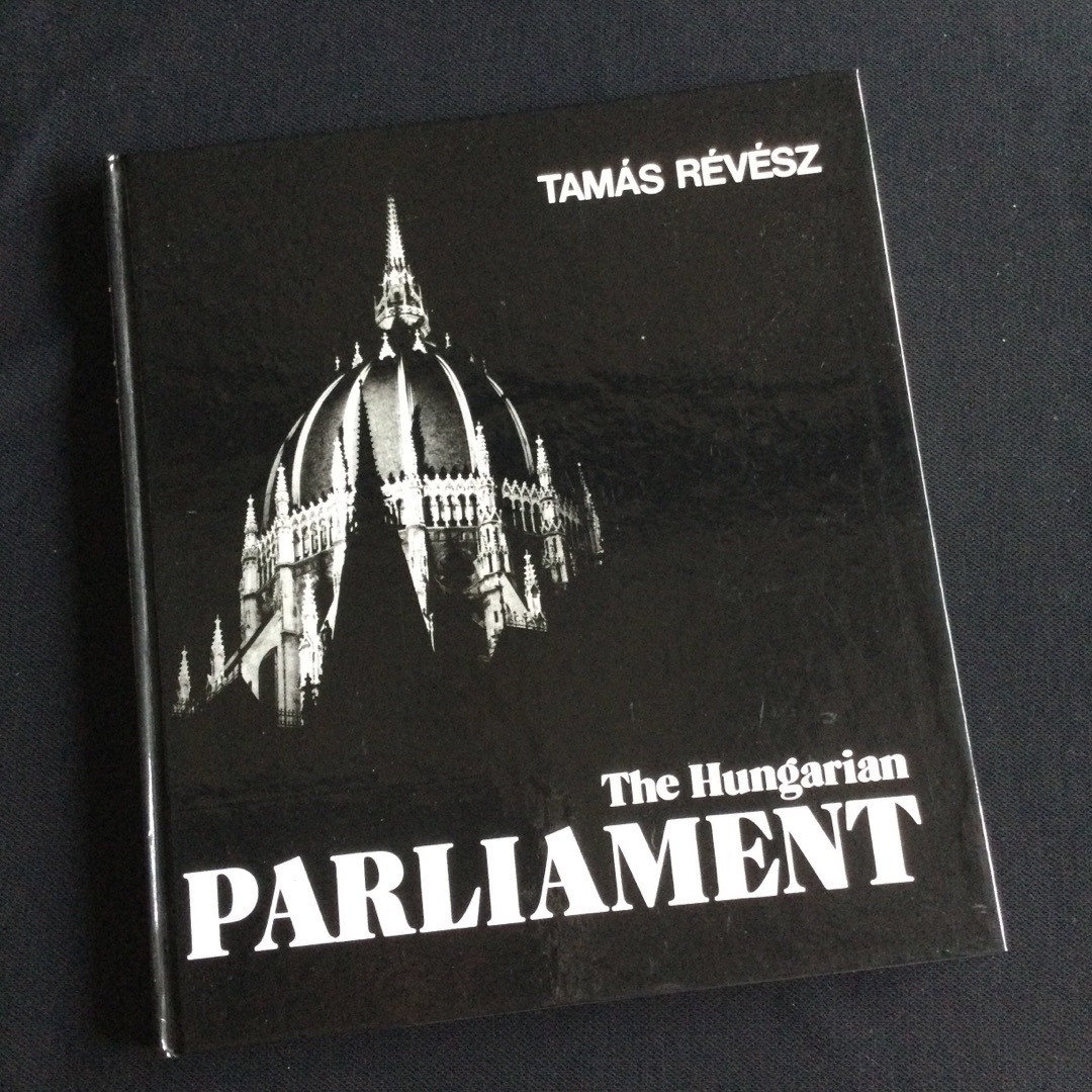 ハンガリー　国会議事堂　洋書　本　写真集　英語　Tamas Revesz 白黒