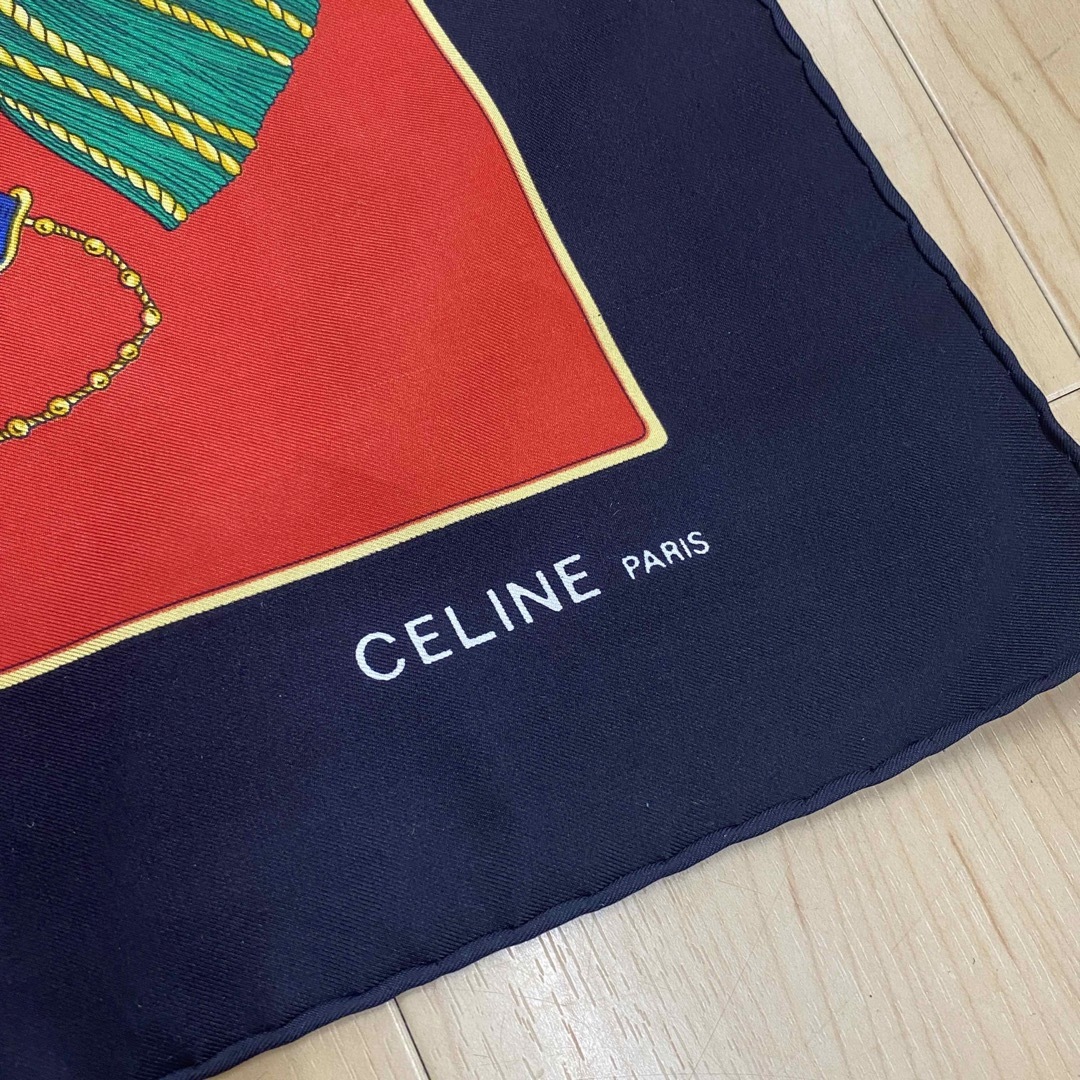 celine(セリーヌ)のCELINE セリーヌ スカーフ　レッド　タッセル　ふちブラック　no.6 レディースのファッション小物(バンダナ/スカーフ)の商品写真