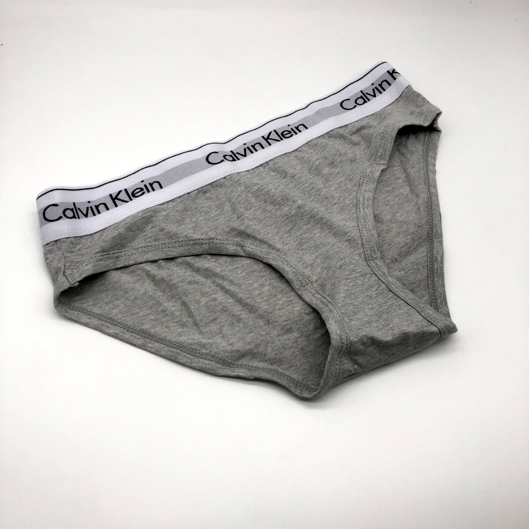 ck Calvin Klein(シーケーカルバンクライン)のカルバンクライン　レディース　上下セット　ブラ&ショーツ　灰　下着　Sサイズ レディースの下着/アンダーウェア(ブラ&ショーツセット)の商品写真