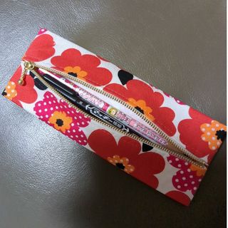 小花柄♪ペンケース　ハンドメイド　レッド(ペンケース/筆箱)