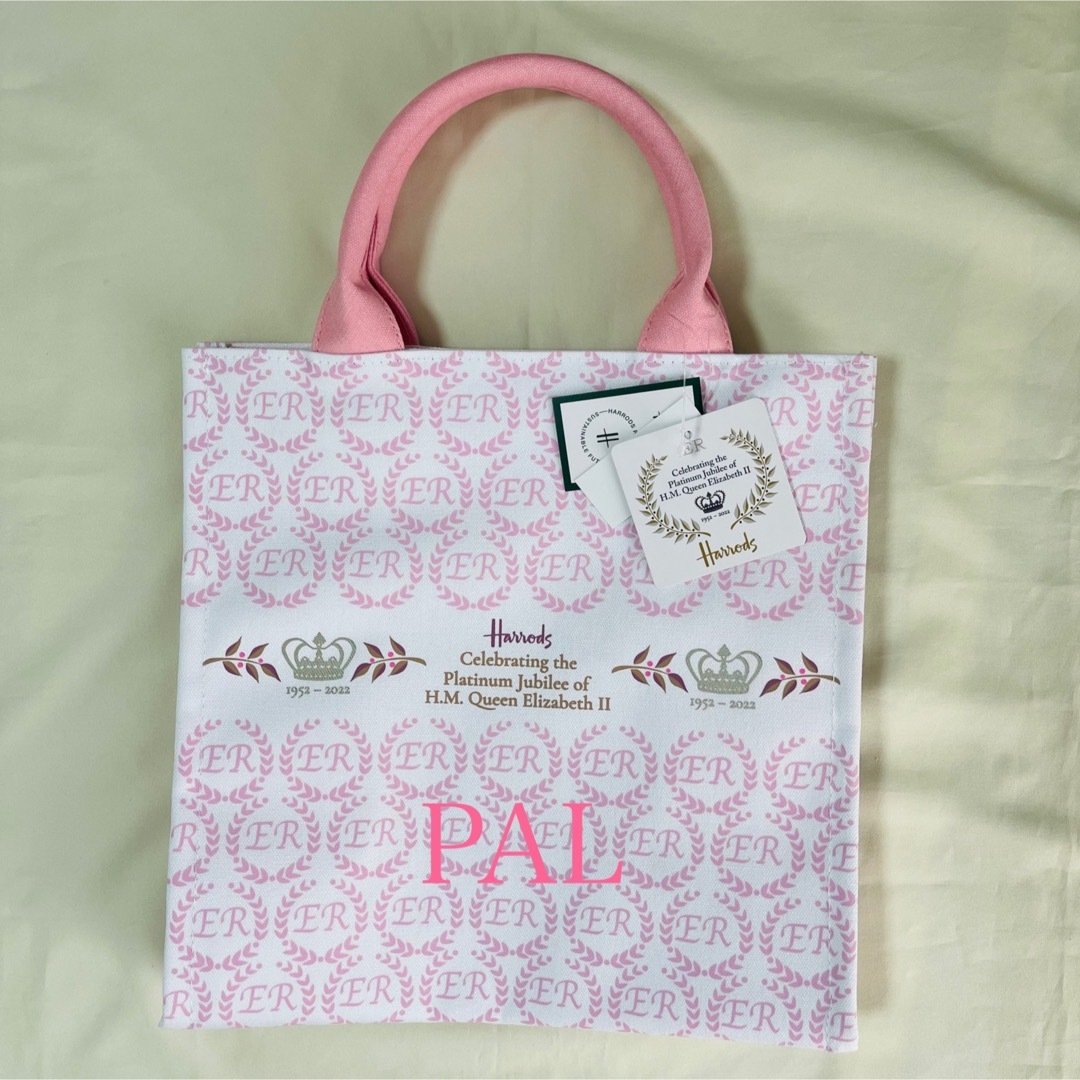 Harrods(ハロッズ)のハロッズ エリザベス女王 プラチナジュビリー トートバッグ  ピンク小 レディースのバッグ(トートバッグ)の商品写真