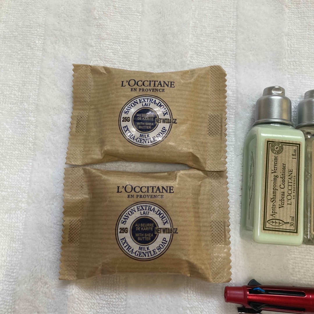 L'OCCITANE(ロクシタン)の未開封品　ロクシタン  アメニティセット　入浴剤付き コスメ/美容のボディケア(バスグッズ)の商品写真
