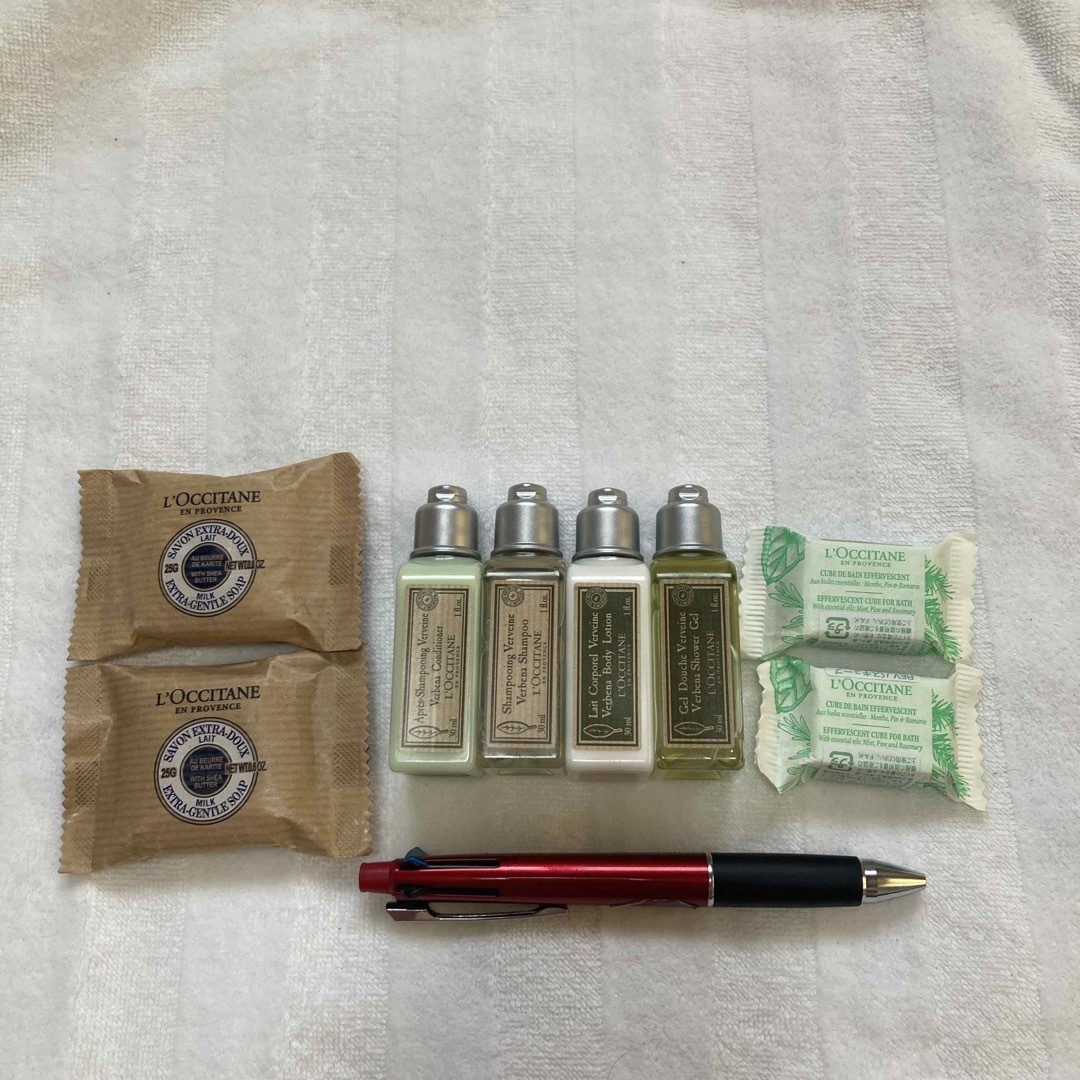 L'OCCITANE(ロクシタン)の未開封品　ロクシタン  アメニティセット　入浴剤付き コスメ/美容のボディケア(バスグッズ)の商品写真