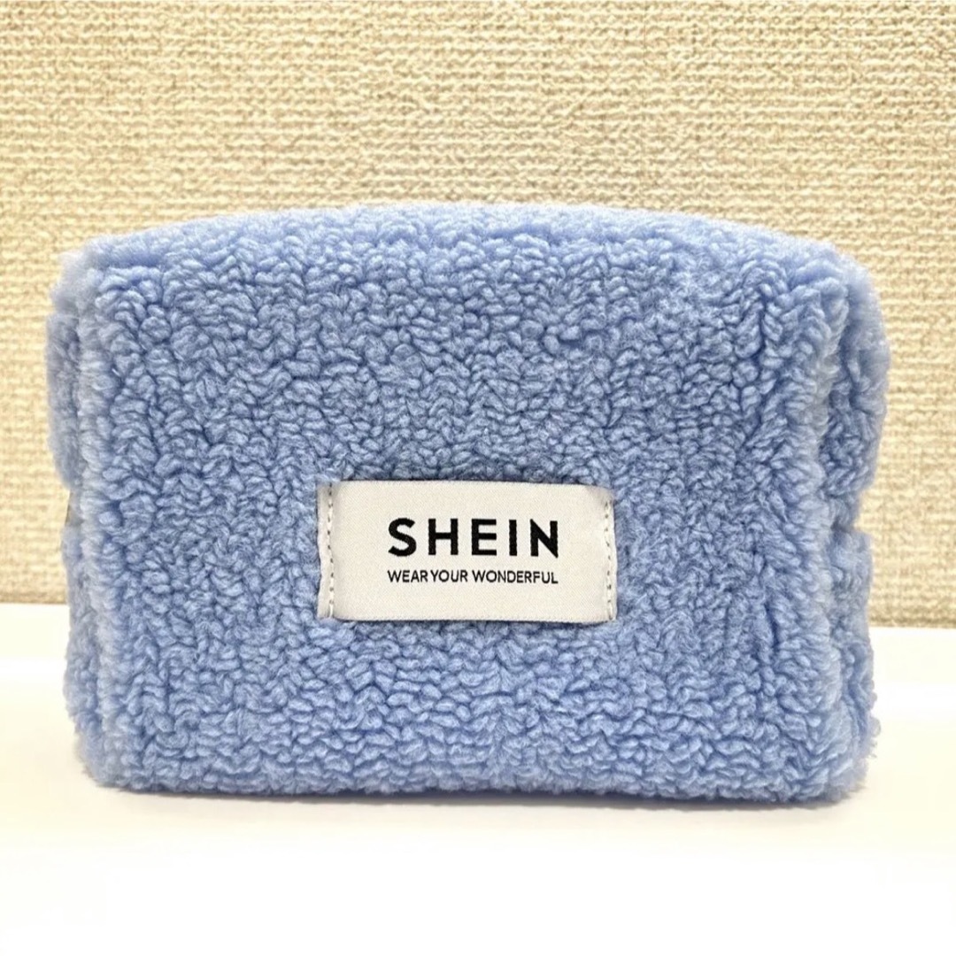 お値下げ！【送料込み】✳︎SHEIN ふわふわポーチ ブルー 青✳︎ ボア素材 レディースのファッション小物(ポーチ)の商品写真