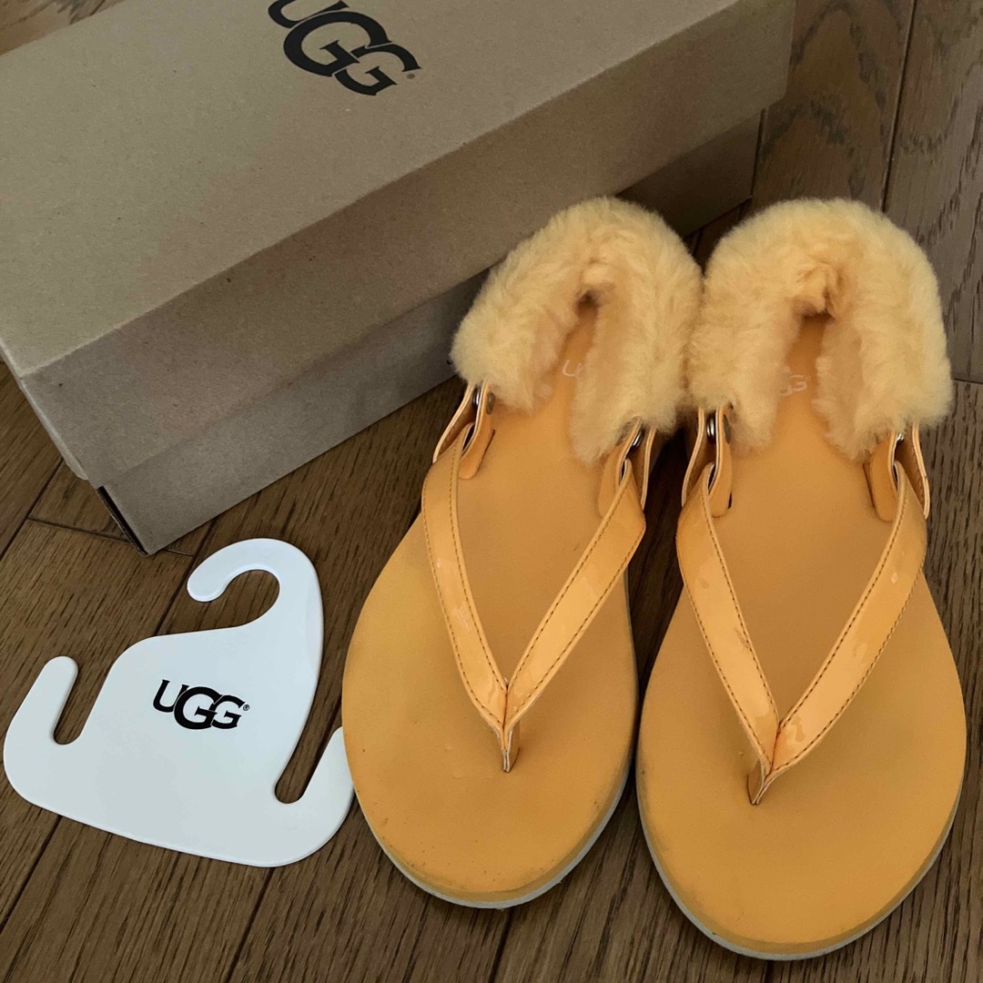 UGG - UGG ファー付き ビーチサンダル の通販 by きのこ's shop|アグ