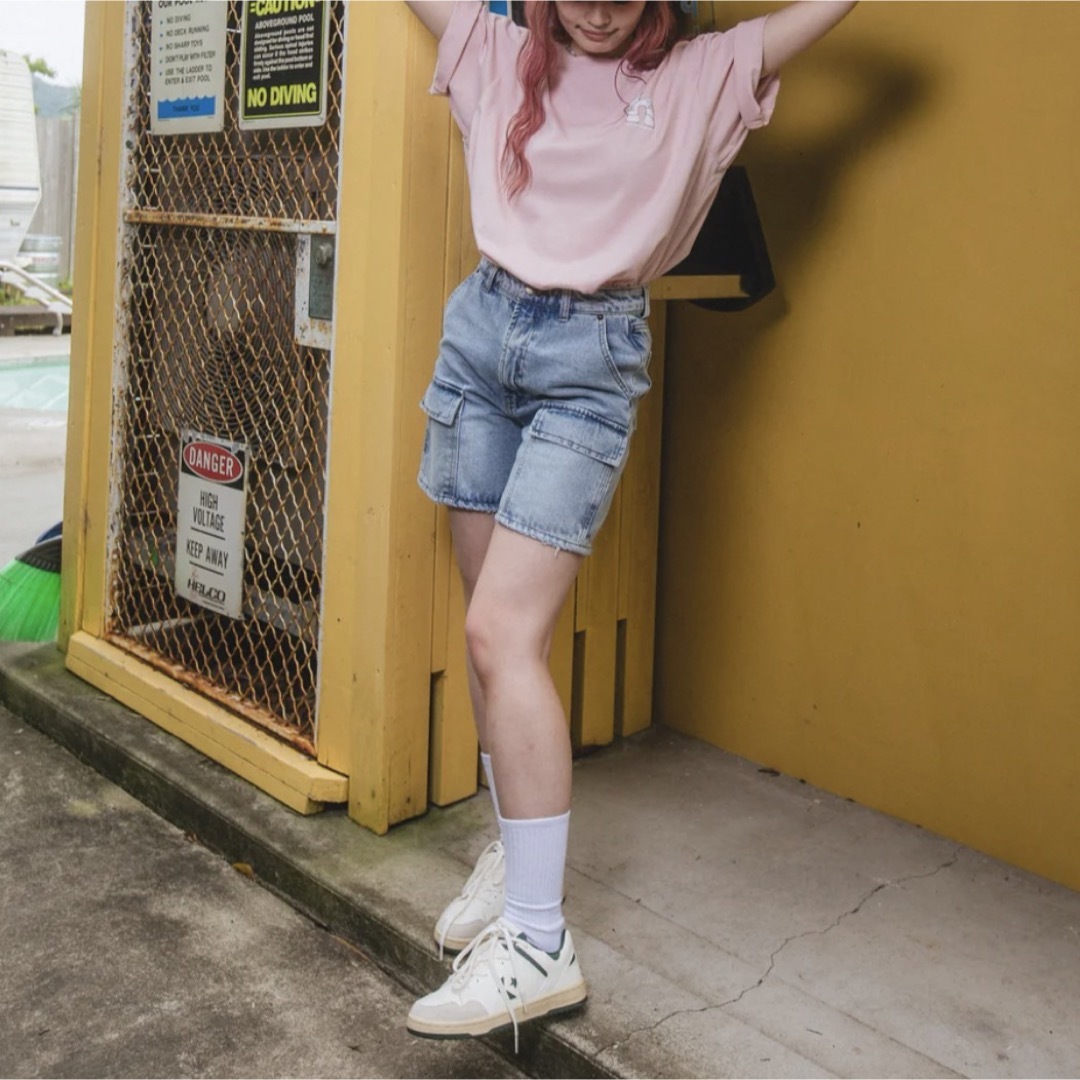 HTH デニム ショートパンツ ライトブルー レディースのパンツ(ショートパンツ)の商品写真