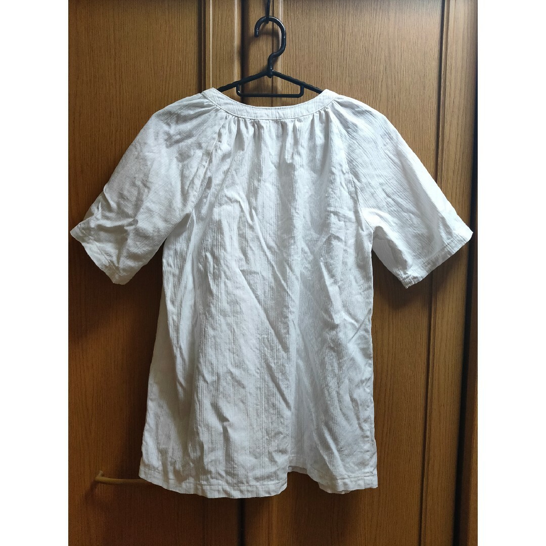 半袖ブラウス　白　ホワイト　ハンドメイド レディースのトップス(シャツ/ブラウス(半袖/袖なし))の商品写真