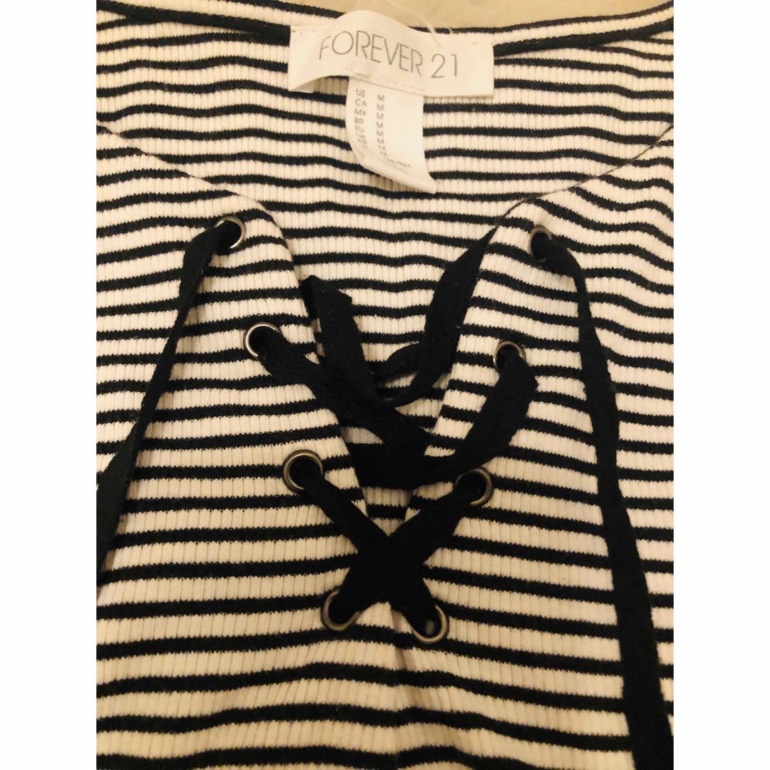 FOREVER 21(フォーエバートゥエンティーワン)のForever 21 B&W top レディースのトップス(Tシャツ(半袖/袖なし))の商品写真