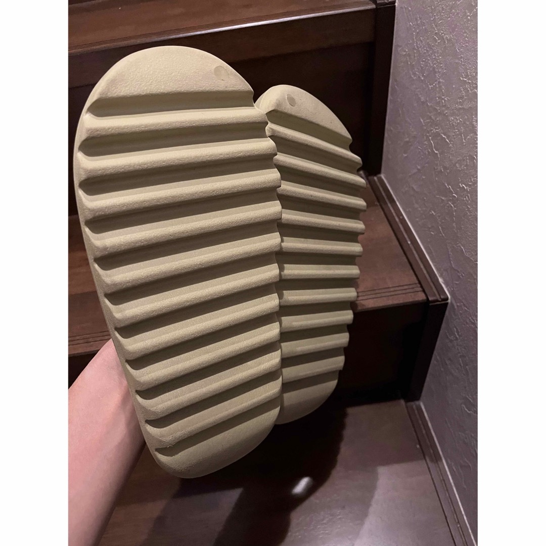 YEEZY（adidas）(イージー)のadidas YEEZY Slide "Resin" イージー　スライド メンズの靴/シューズ(サンダル)の商品写真